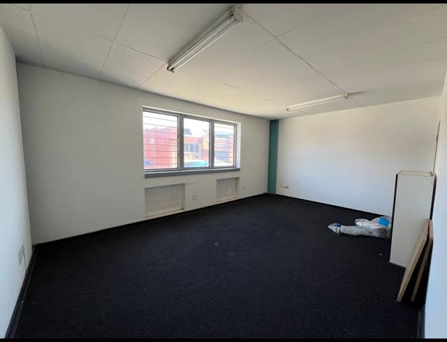 271M² WAREHOUSE TO LET IN STRIJDOMPARK